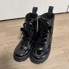 黒 光沢 エナメル調レースアップボアブーツ　17.5cm