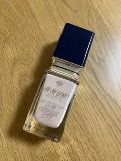 クレ・ド・ポー ボーテ タンフリュイドエクラ ナチュレル　オークル00 35ml