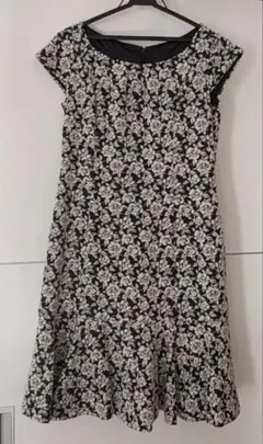 花柄 半袖ひざ丈ワンピース　franco ferraro