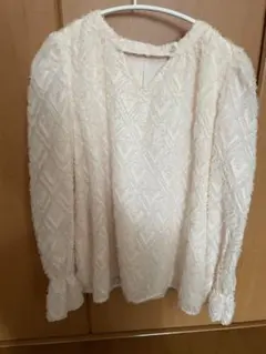 タグ付き新品未使用品　しまむら　シャギーJQキーネック　ブラウス　L ホワイト