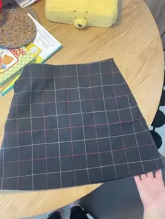 ユニクロ　グレーと赤のチェック ミニスカート S