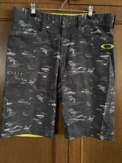 OAKLEY ショートパンツ 34インチ グレー カモフラのサムネイル