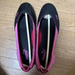 PUMA フラットシューズ 黒/ピンク　24cm