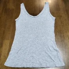 Mサイズ　 ユニクロ　グレー リブ編み ノースリーブ タンクトップ