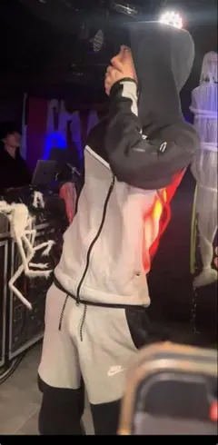 NIKE テック　海外限定モデル