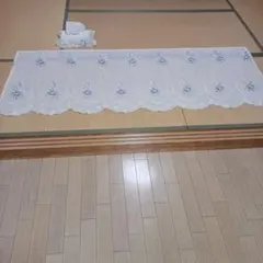 ホワイト 花柄刺繍 テーブルセンター(ドイツ製レース生地)とティッシュケース