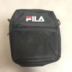 FILA ショルダーバッグ ブラック ロゴ入りのサムネイル