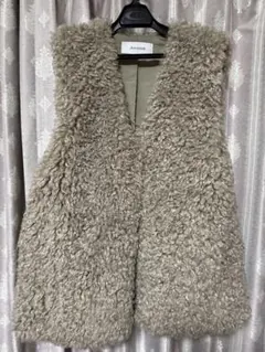 JEANASIS ベージュ ファー ベストのサムネイル