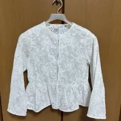 美品　ZARA 刺繍ホワイトペプラムブラウス