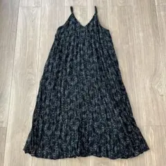 キャミワンピース　ロングスカート　春夏秋　花柄　プリーツ　ボタニカル花柄