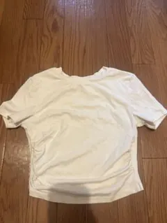 ホワイト サイドギャザー Tシャツ　ラウンドヘム　ミニT シーイン