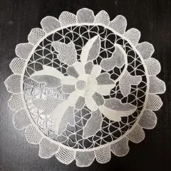 レトロ模様　花と葉模様　レース編み