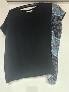 カジュアル 半袖Tシャツ 黒柄付きのサムネイル