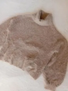 シャギーニット　タートルネック　ショート丈　ベージュ