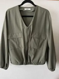 値下げ♡美品】OZOC オゾック　カーキ　ブルゾンのサムネイル