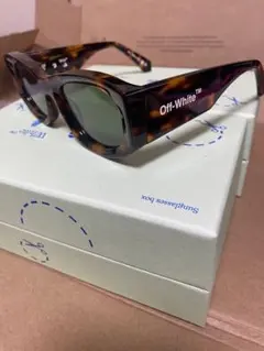 新品未使用　off-white オフホワイト　joan スクエア　サングラスのサムネイル