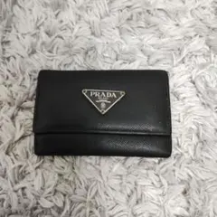 PRADA 6連キーケース 三角プレート サフィアーノレザー ブラック