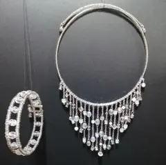 ワイヤーネックレスとワイヤーブレスレットのセット