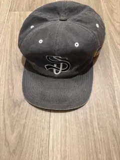 Stussy ブラック刺繍キャップ - メルカリ