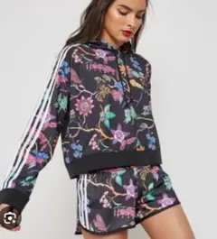 adidas original 花柄　フーディ　クロップドパーカー