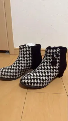 Jenni Love 千鳥格子柄 ショートブーツのサムネイル