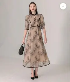 Leja 配色パイピングプチハイネック花柄刺繍ラメレースロング丈　ベージュ　S