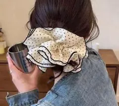 水玉柄のシュシュ