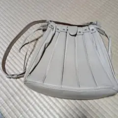 レトロベージュ プリーツ ショルダーバッグ、皮革製