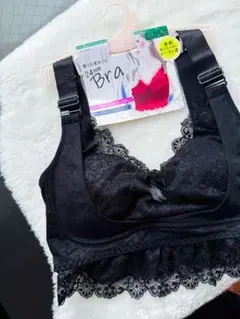 レース付き黒ブラジャー