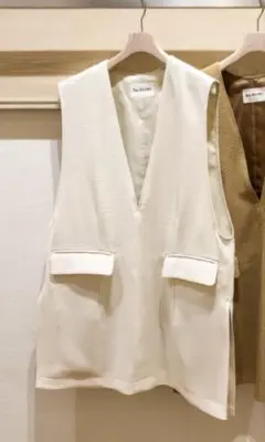 Ray BEAMS Vネックロングベスト　ホワイト