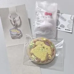 サンリオ　ポムポムプリン　ハローキティ　刺繍缶バッジ　キーホルダー　グッズセット