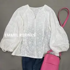 EMMEL REFINES カットワークレース 花柄 ボリューム袖 白 ブラウスのサムネイル