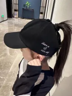 黒のハート刺繍キャップ