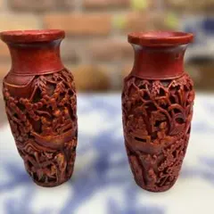 赤い陶器の花瓶 花と葉の彫刻 - メルカリ