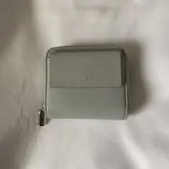CHARLES & KEITH 二つ折り財布 グレー　小銭入れ付きのサムネイル