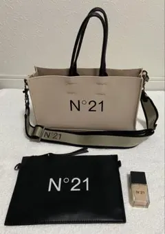 【美品・お買い得】N°21 トートバッグ ・ポーチ・ネイル・ショルダー4点セットのサムネイル