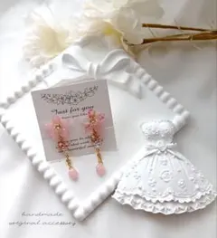 NEW　春色♡桜のアシンメトリーなイヤリング　ネジバネ式イヤリング　かすみ草