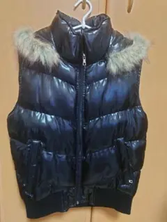美品　黒のファー付き中綿ベスト