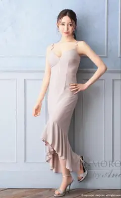 《GLAMOROUS》ベージュナイトドレス