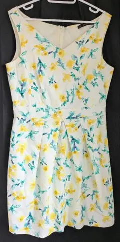 【美品】ザラ ベーシック 花柄 ノースリーブ ワンピース(L)のサムネイル