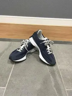 ニューバランス　ネイビーシルバー スニーカー