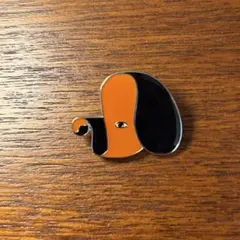 ミナペルホネン　ピンバッジ　ブローチ paon オレンジ　希少のサムネイル