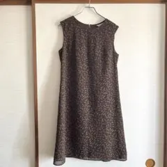 ワンピース　茶色　植物模様　総柄　ノースリーブ