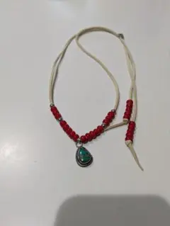 ターコイズペンダント ネックレス 赤いビーズ