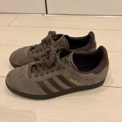 adidas gazelle スニーカー 茶色