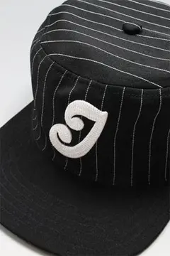 2idiots label ストライプキャップ　pillbox　ブローチ付き