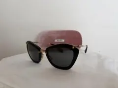 miu miu キャッツアイ サングラス SMU10Nのサムネイル