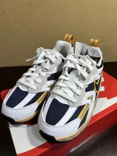 NIKE カジュアルスニーカー ホワイト/ネイビー/イエロー