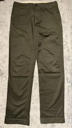 ユニクロ チノパン カーキ色