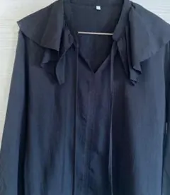 黒カットソー　薄手　シーズンリーズン